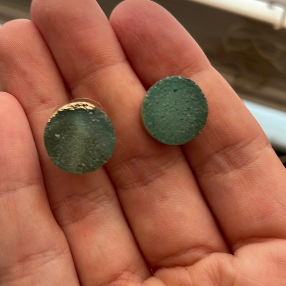 Turquoise and gold stud earrings - Picture 4 of 4